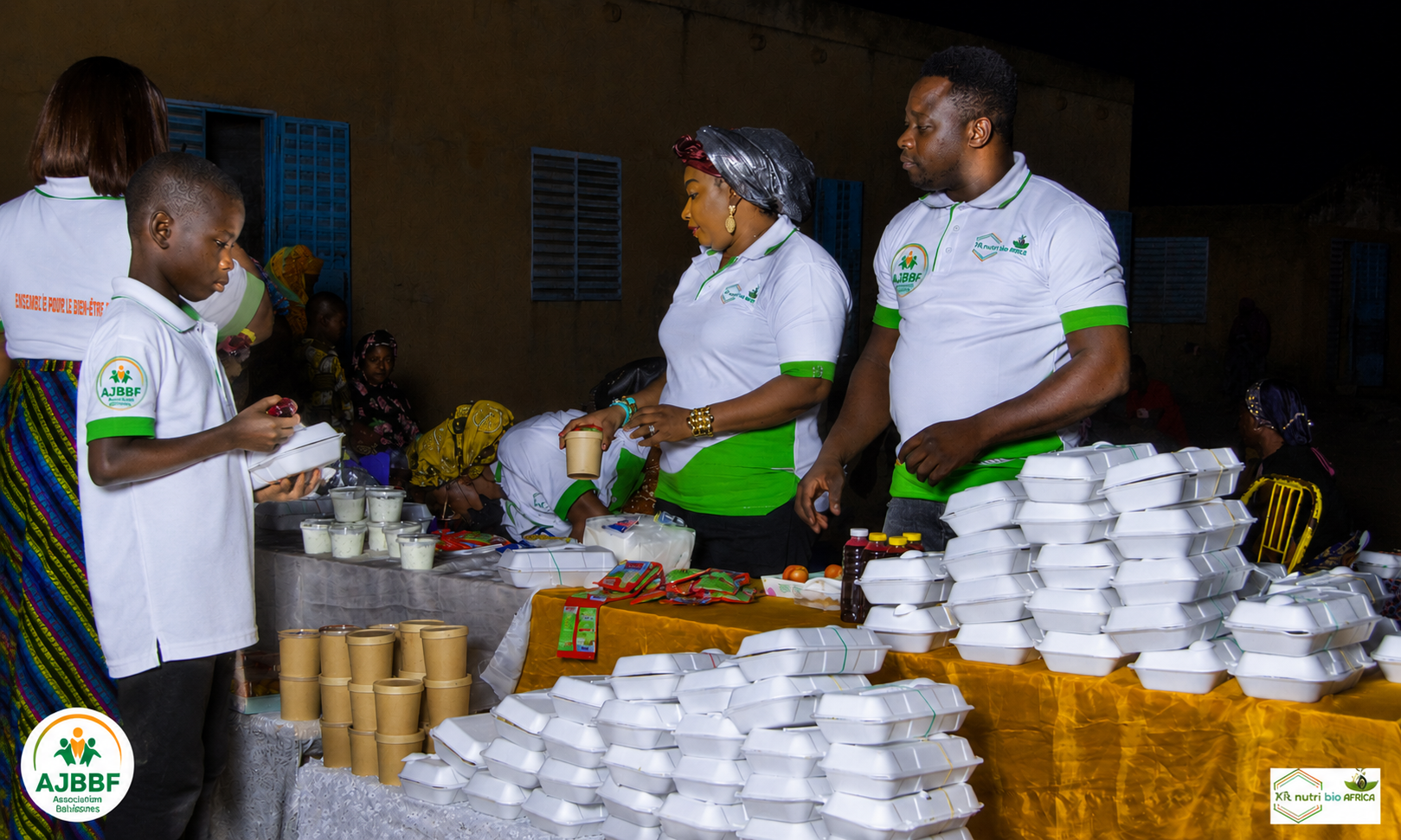 Distribution de kits alimentaires et d'hygiène